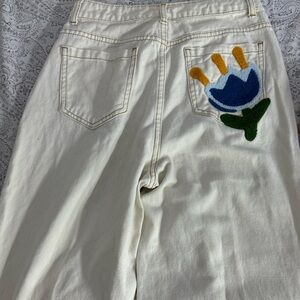 Crème tulip detail jeans